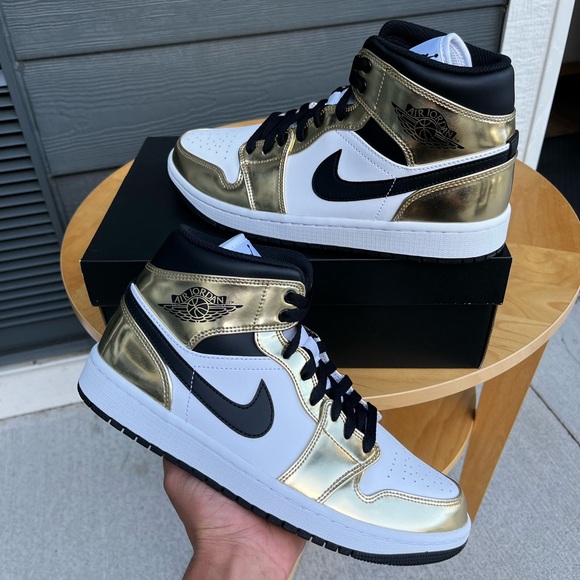Size 9 - Air Jordan 1 Mid Metallic Gold - Picture 1 of 5